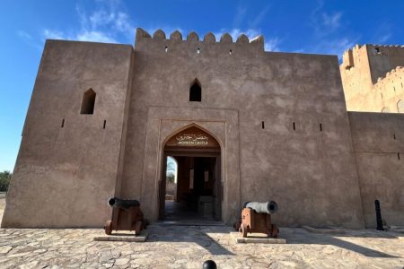 Escursione Storica al Forte di Nizwa, Forte di Bahla e Jabreen, Souk di Nizwa
